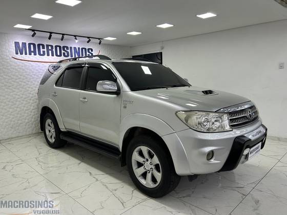 TOYOTA HILUX SW4 3.0 SRV 4X4 7 LUGARES 16V TURBO INTERCOOLER DIESEL 4P AUTOMÁTICO